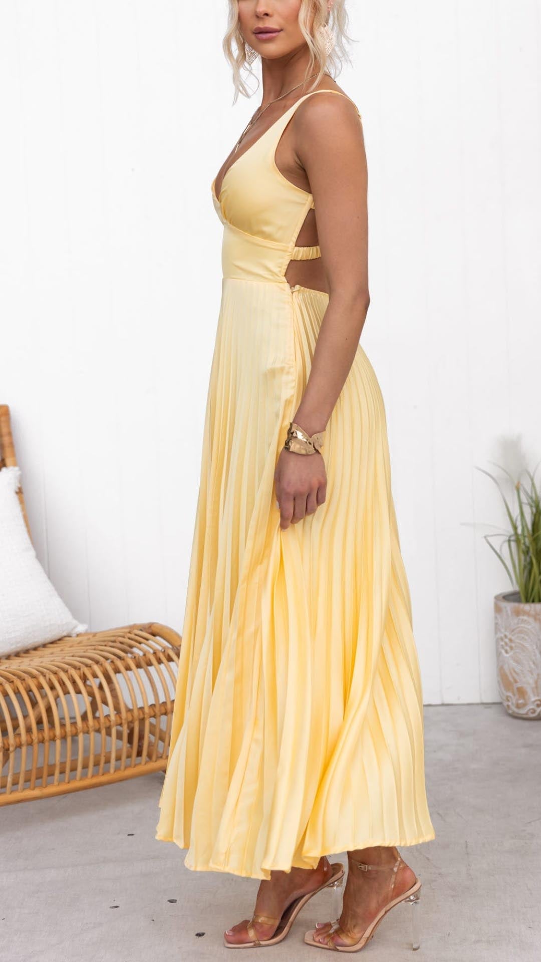 Jacoba - Yellow Pleated V-Neck Maxi Dress